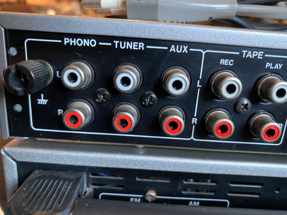 Amplificador e tuner AKAI