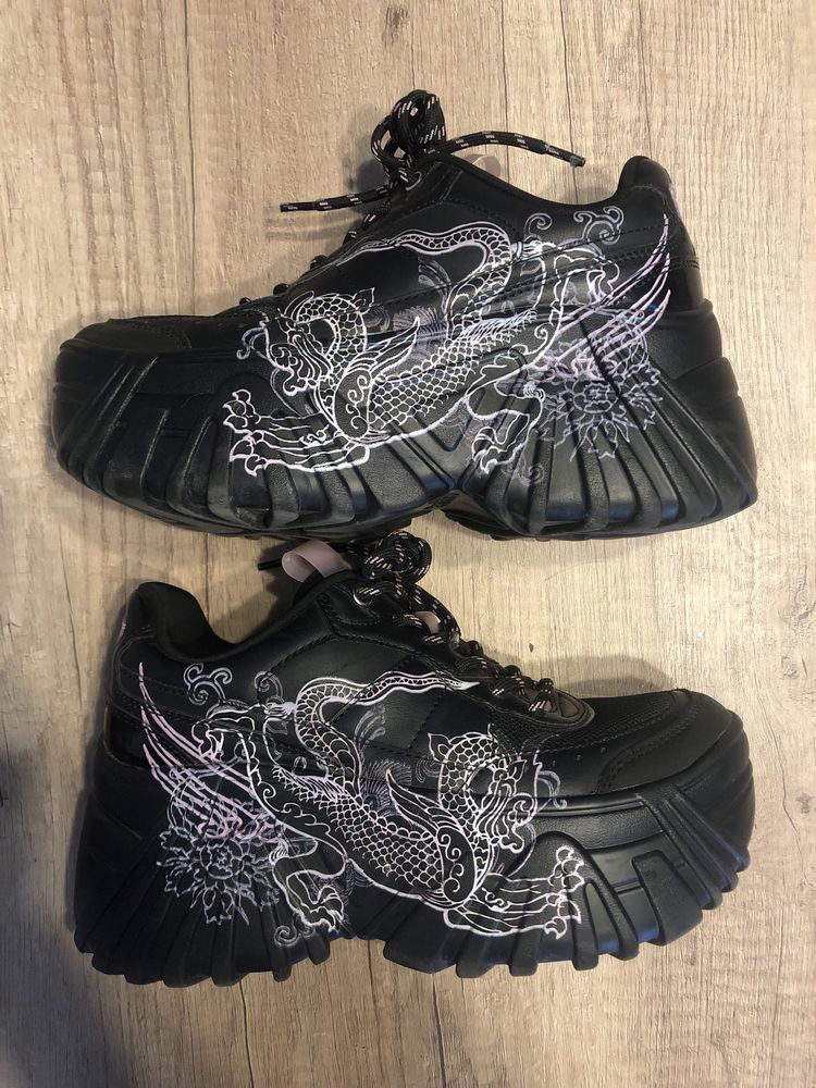 Buty dla dziewczynki marki Bershka
