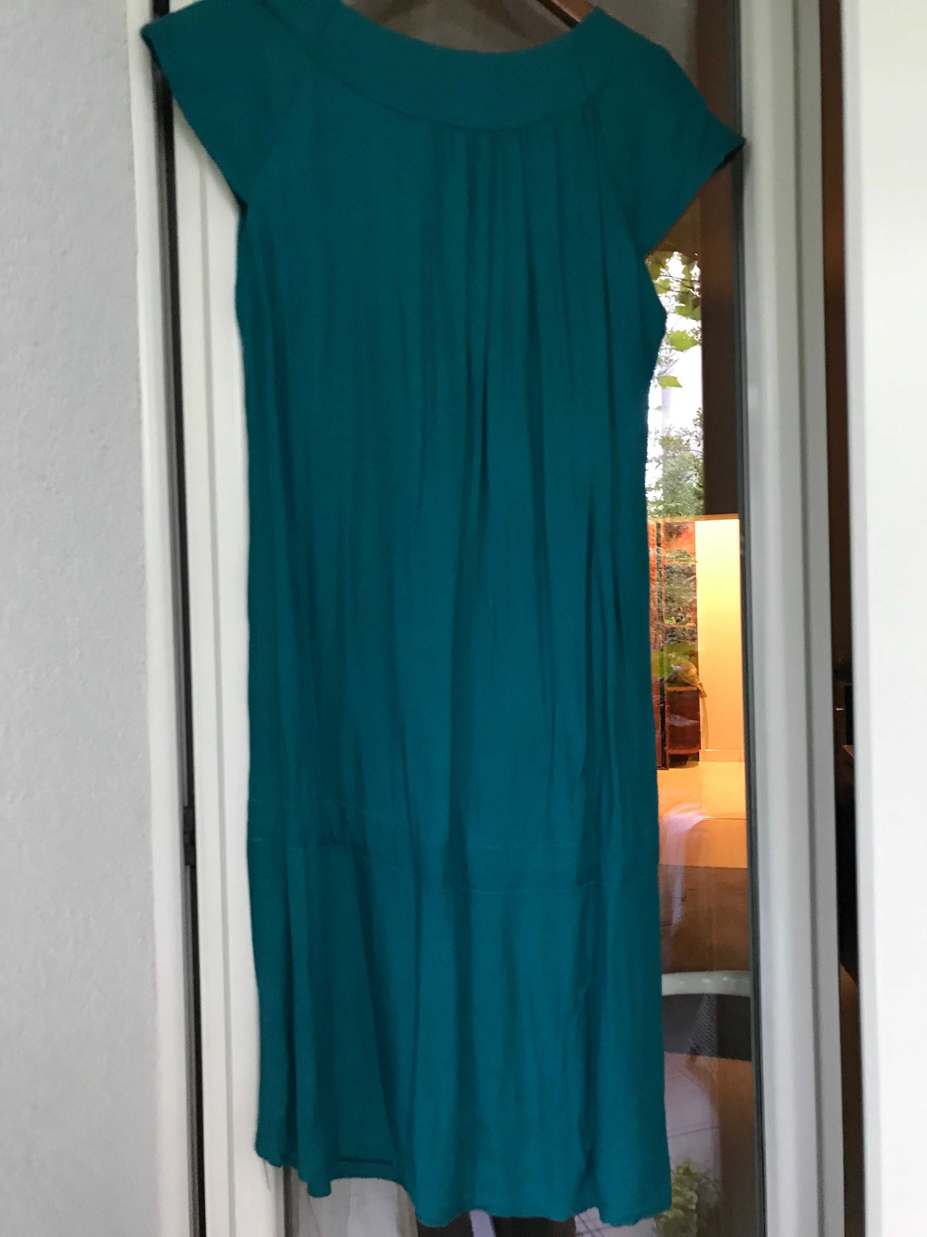turkusowo zielona sukienka bez rękawów