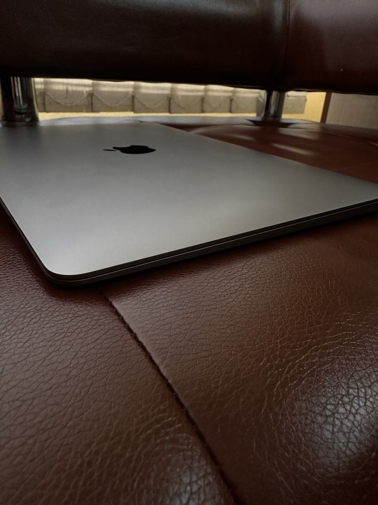 Продам MacBook Air 13