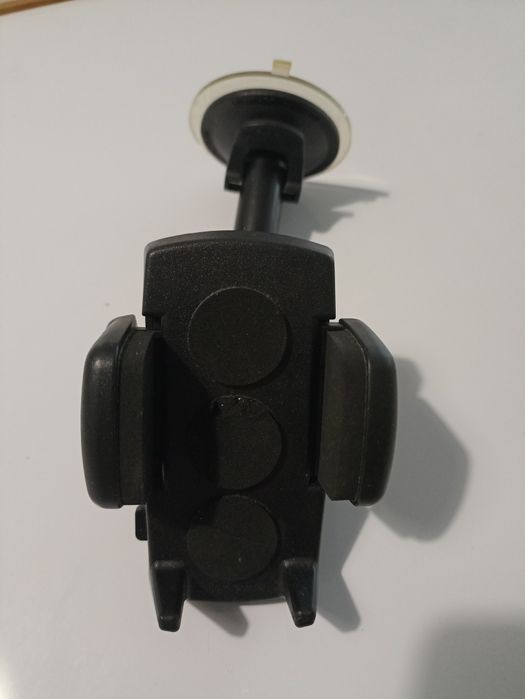 Três suportes de telemóvel para automóveis