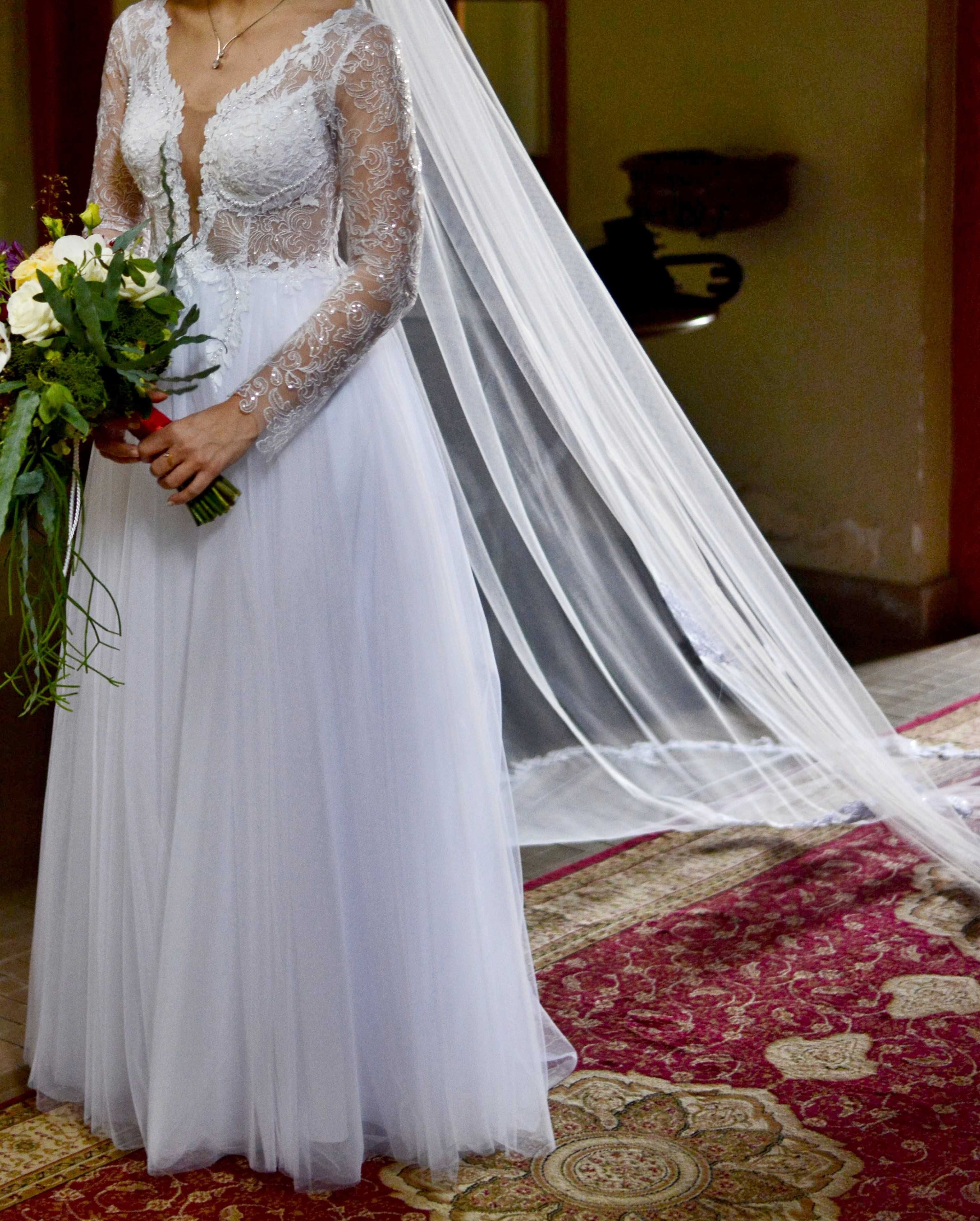 Piękna Suknia Ślubna z długimi rękawkami