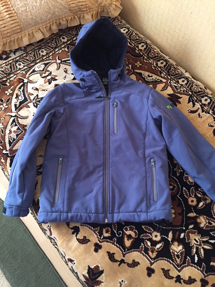 Куртка детская  добротная 128 см, осень- теплая зима