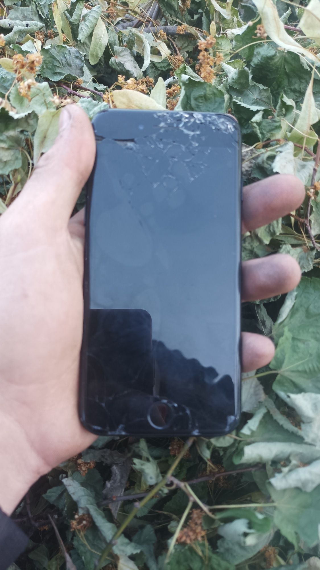 Продам айфон або на запчастини айфон 8
