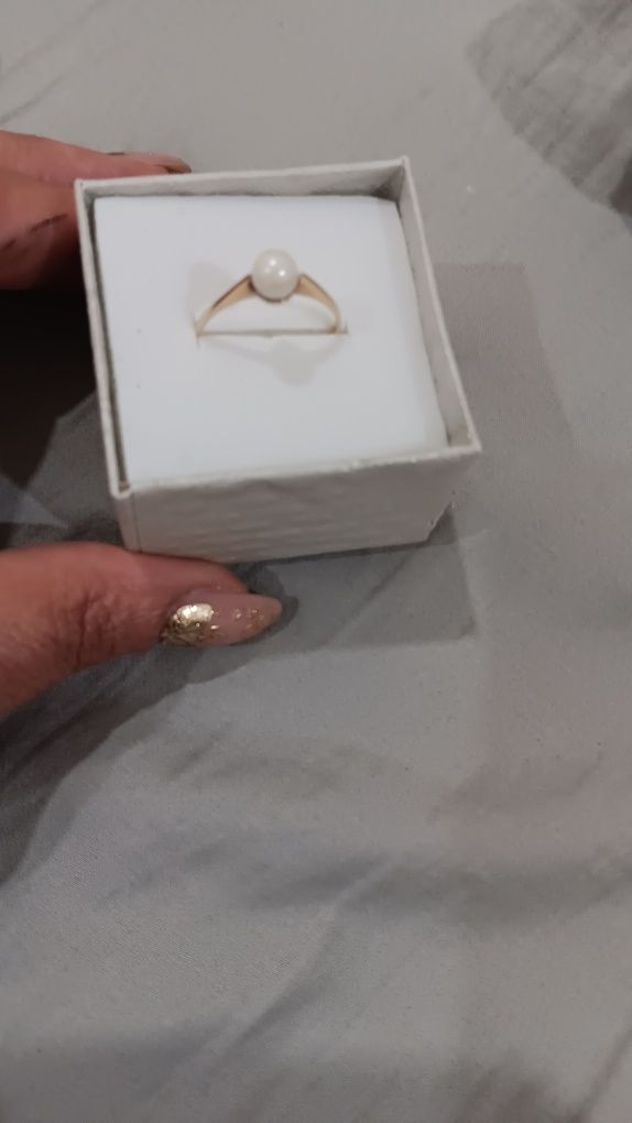 Anel em ouro  bem antigo com perola verdadeira t 20
