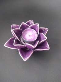 Ceramiczny świecznik Lotos.