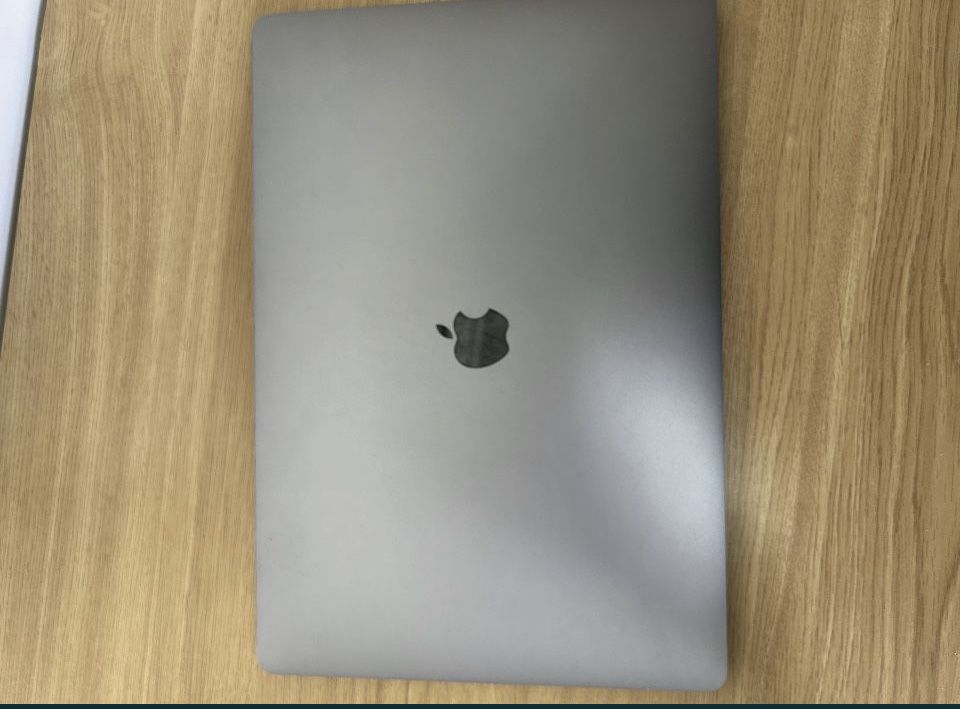 MacBook Pro 16” i9 32GB Ram 2019