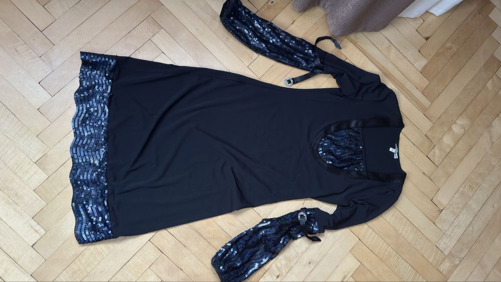 Жіноча чорна сукня, плаття