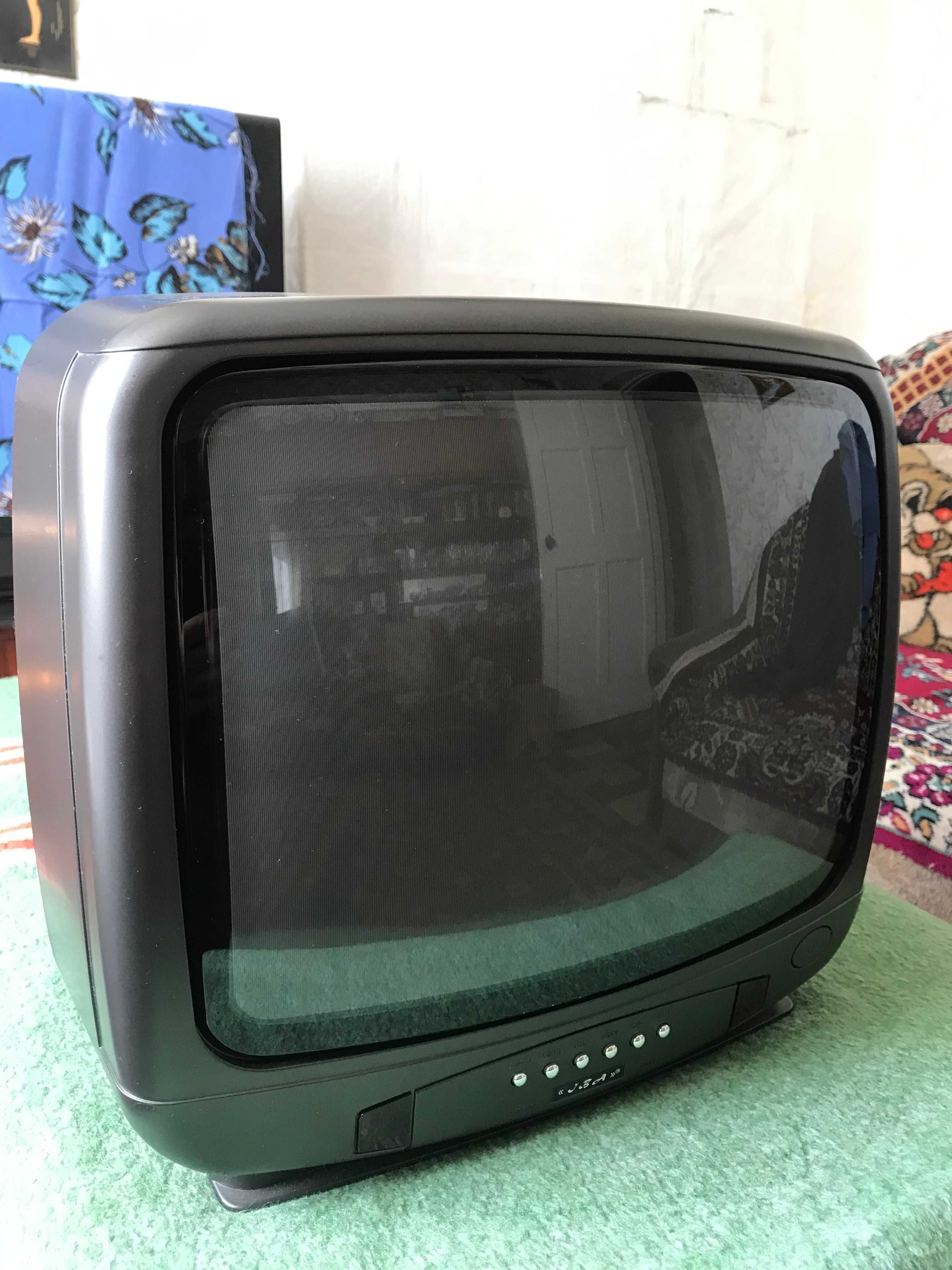 Переносний кольоровий телевізор "Іва". Діагональ 14"(37см).