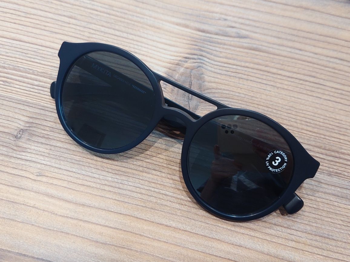 Темно-синие очки округлой формы с перекладиной Mykita Kenmare!