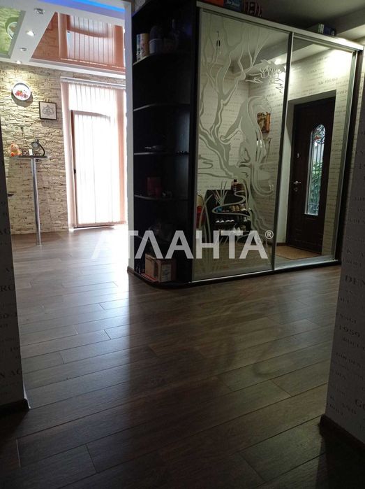 Дом 2016 года с гостевым домиком и ухоженным двориком