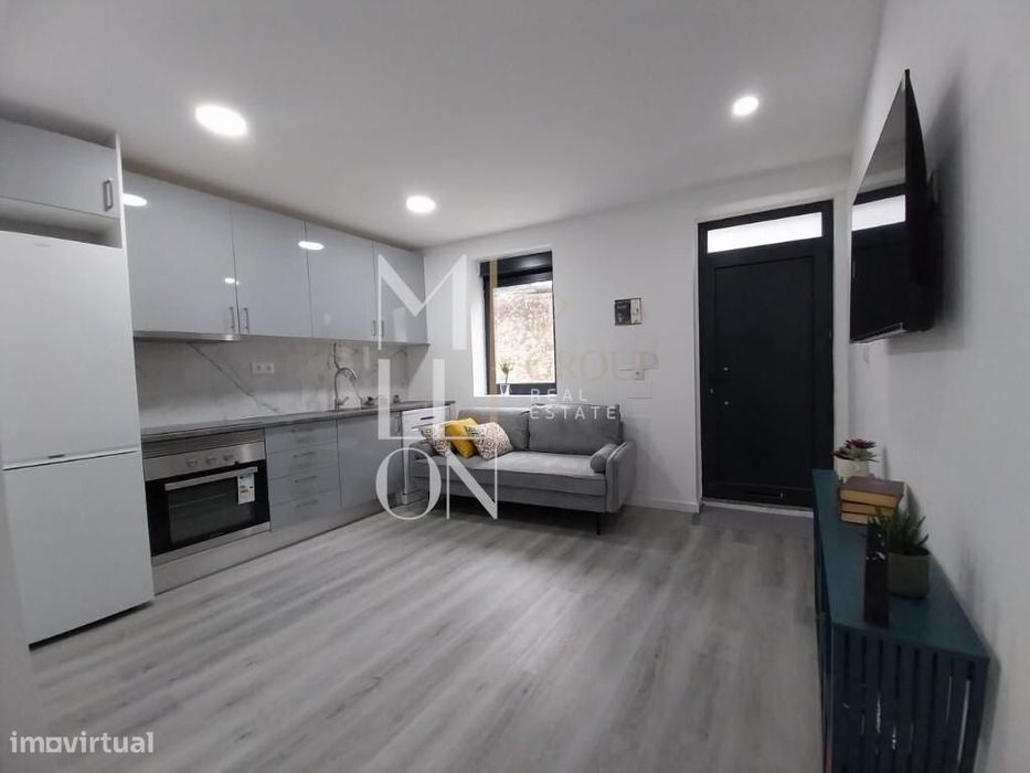 Casa T1 - a menos de 10 minutos a pé das estações do metro Bolhão, Por