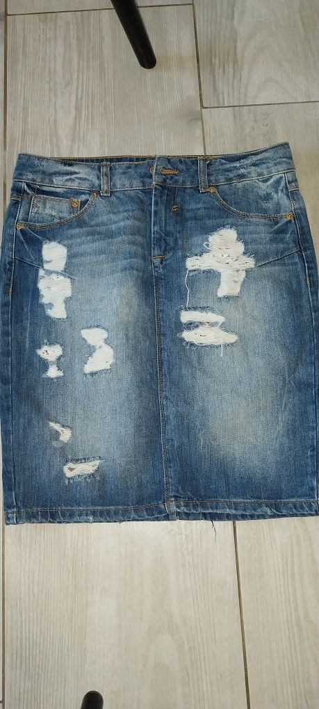 Spódnica damska jeansowa z przetarciami M 38