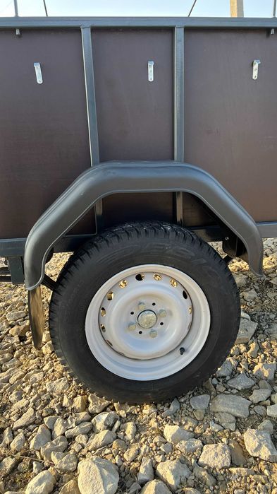 Прицеп до легкового авто : 2,15 х 1,26 м борт 60см , фанера