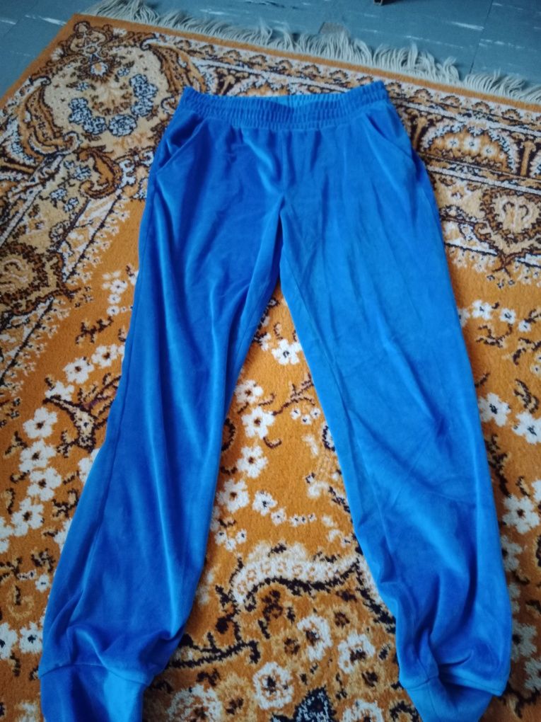 Spodnie dresowe niebieskie