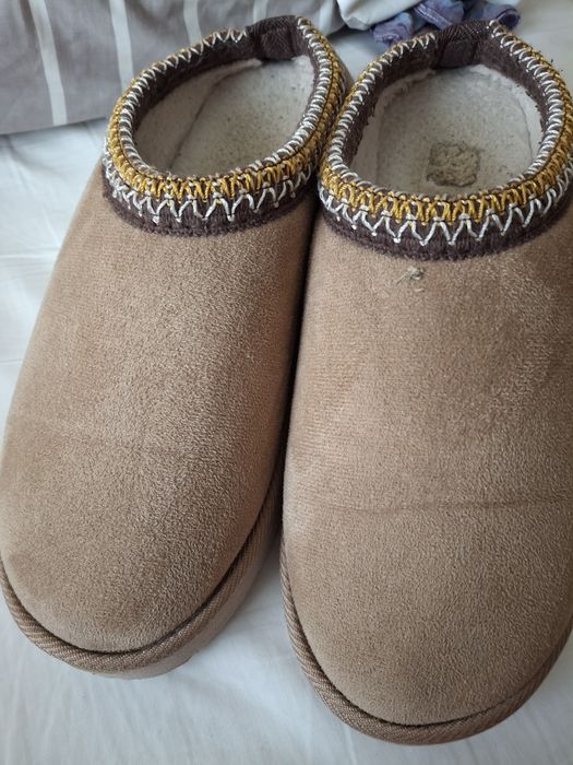 Kapcie damskie na koturnie