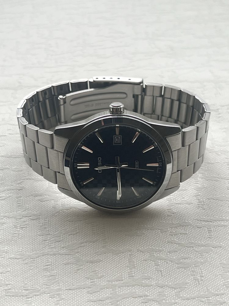 продаю годинник. Casio