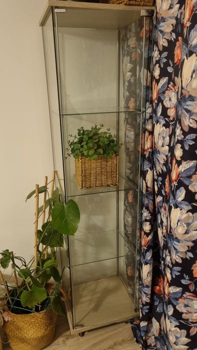 Witryna szklana stan idealny