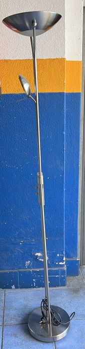 Candeeiro de sala alto