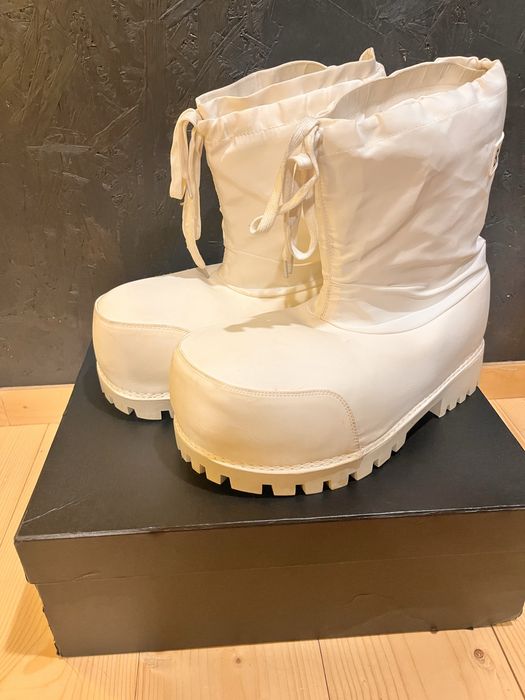 Balenciaga alaska