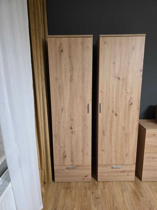 Komplet mebli do salonu komoda, witryny, słupki 7 elementów