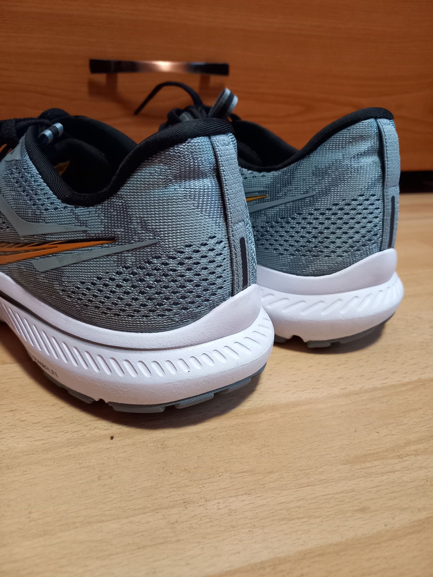 Чоловічі оригінальні  кросівки Saucony Omni21