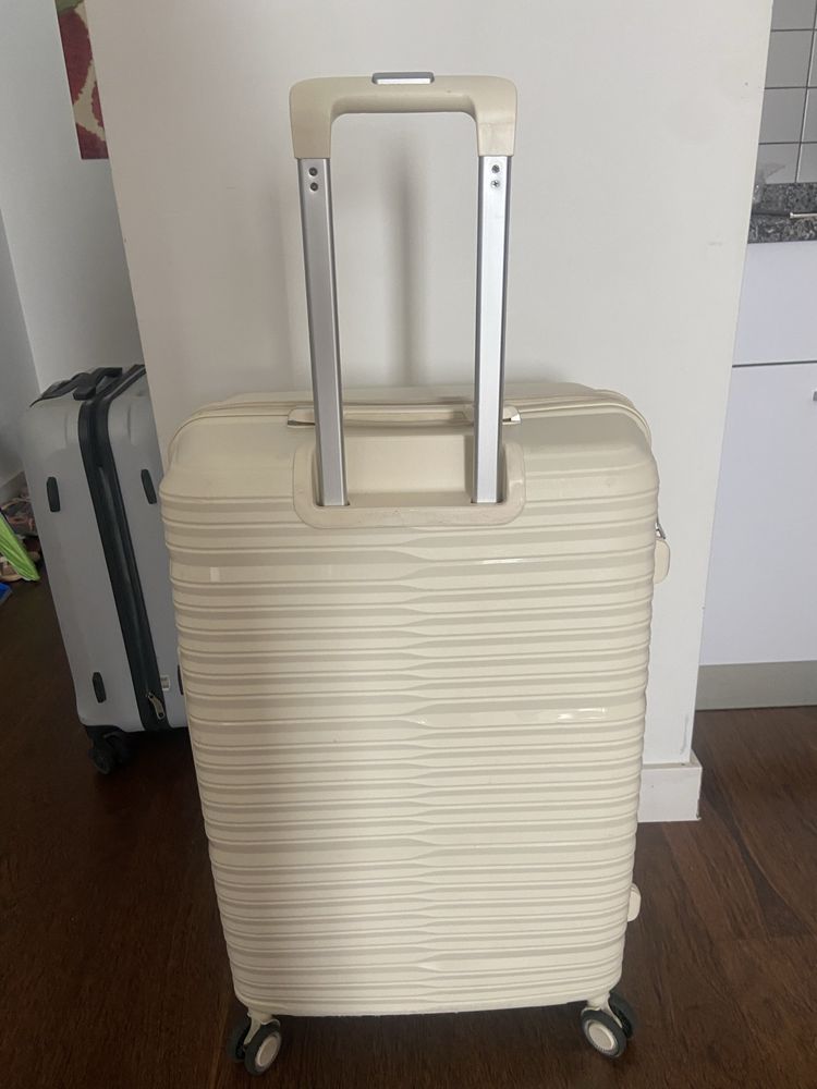 Mala de Viagem beje bom estado
