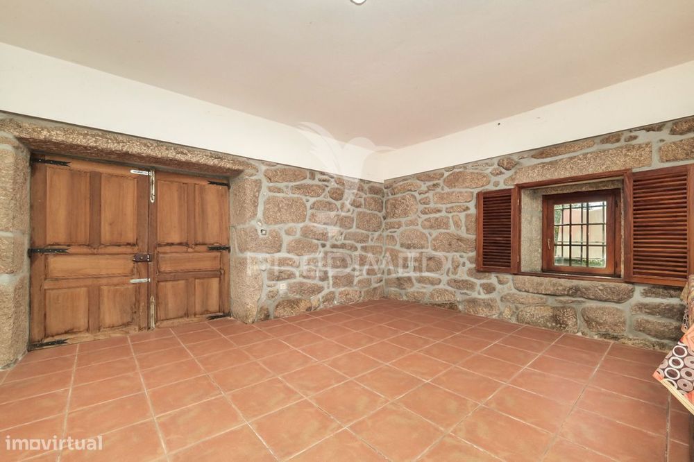 Moradia Com Terreno (Amares)