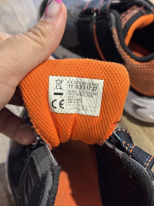 Продам кроссовки Skechers 27 размер. Мигают