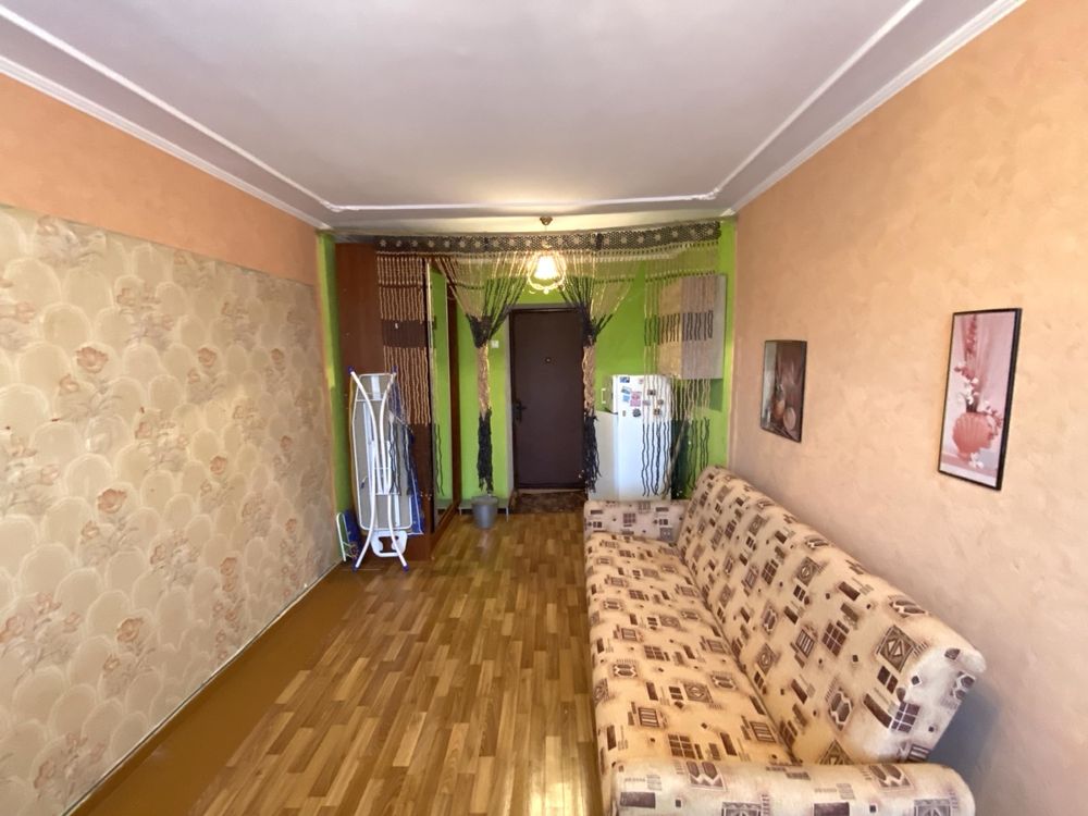Продаж кімнати . Центр. 2й поверх