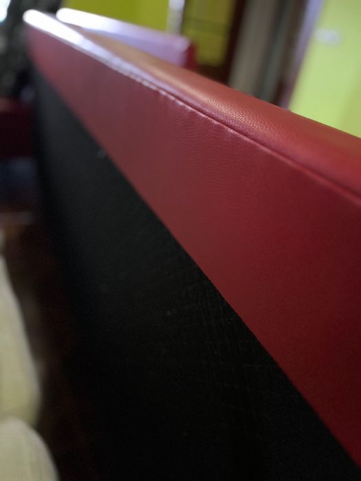 Sofás como novos p/ bares, cafés ou restaurantes