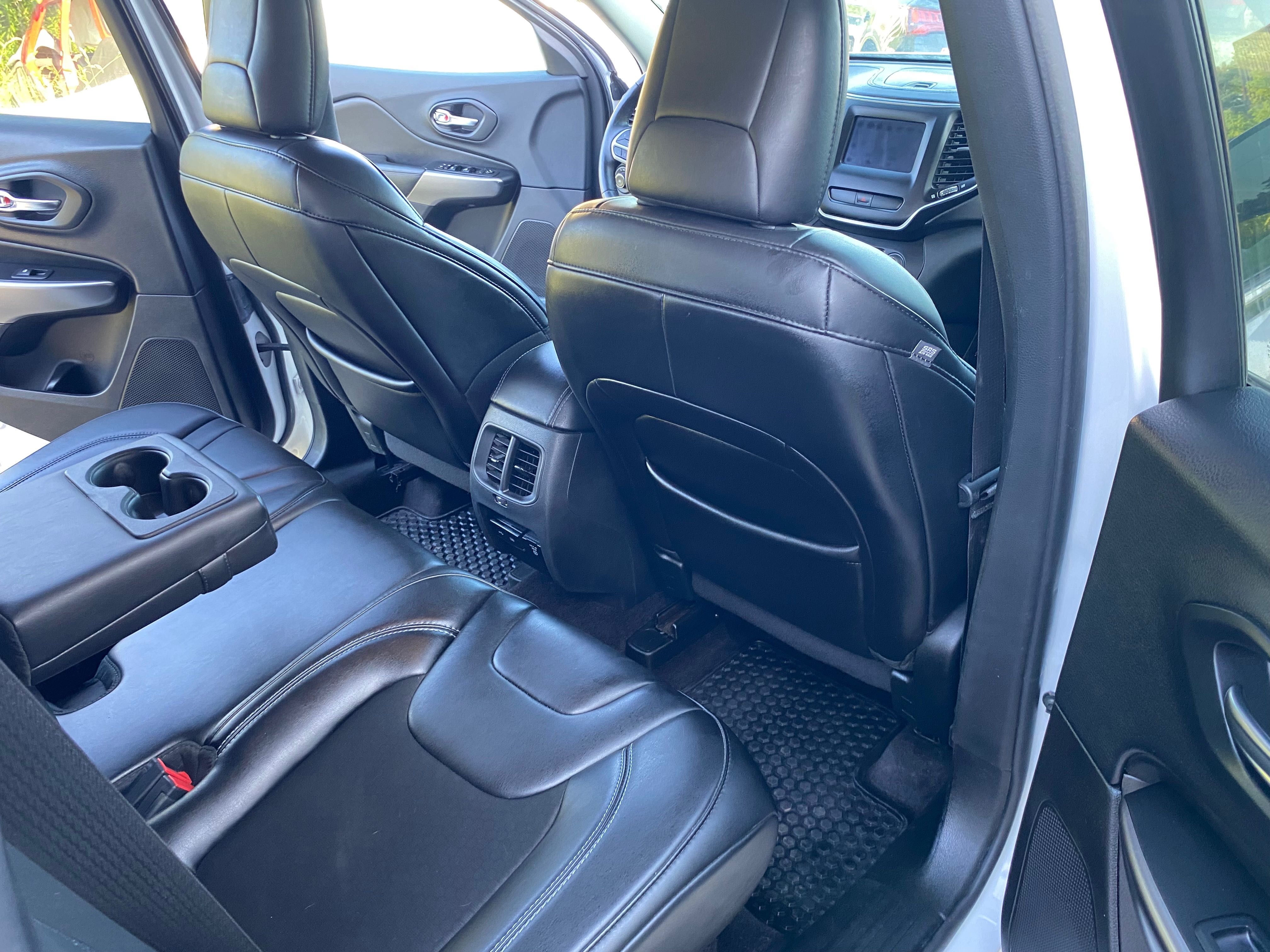 Jeep Cherokee Latitude Plus 2.0L benzyna 4x4 Since 1941