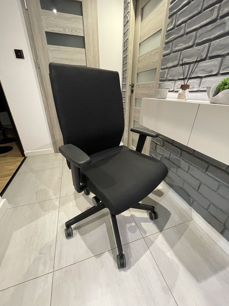 Fotel biurowy Interstuhl 152Y, fotel ergonomoczny premium obrotowy