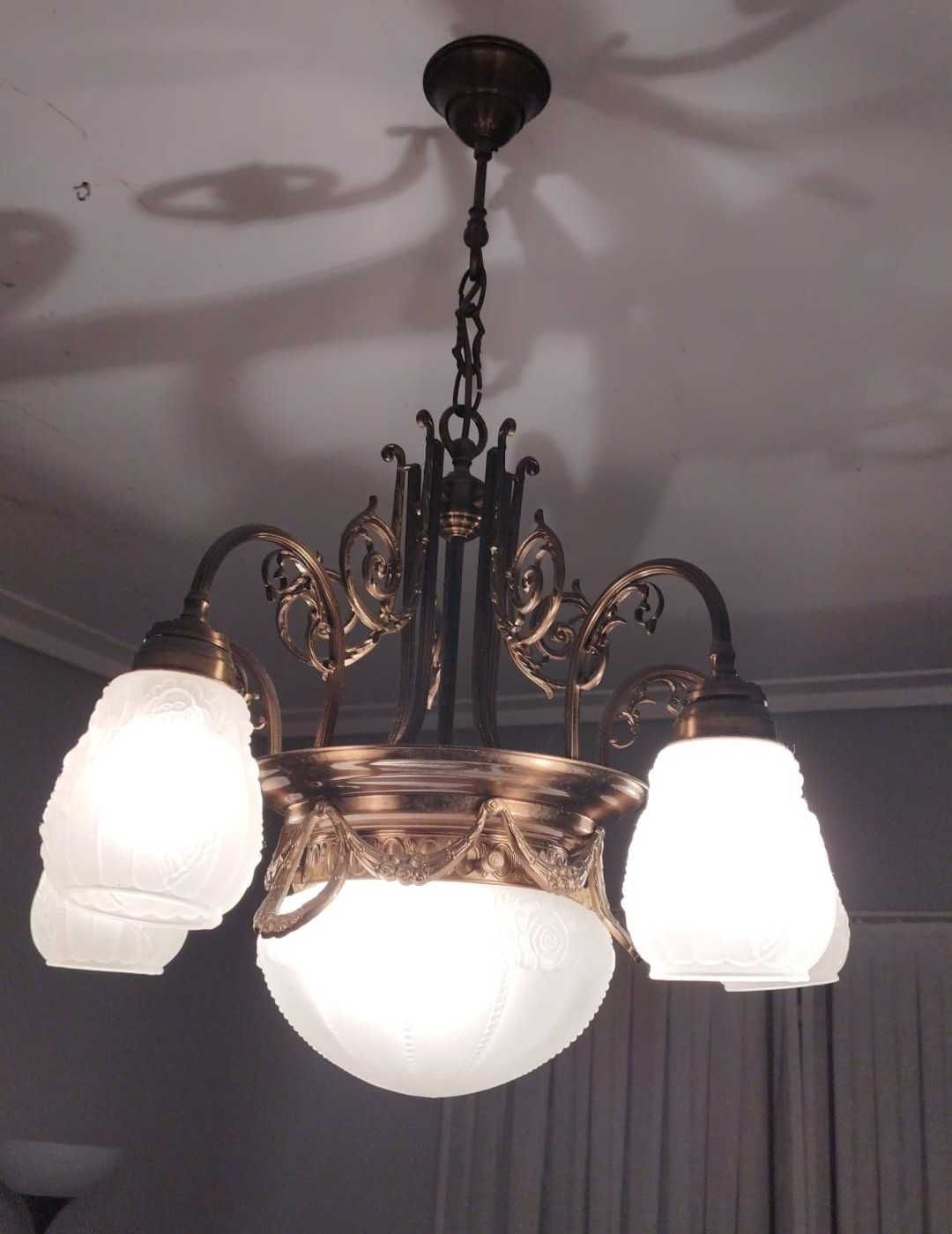 Lustre grande com 6 lâmpadas