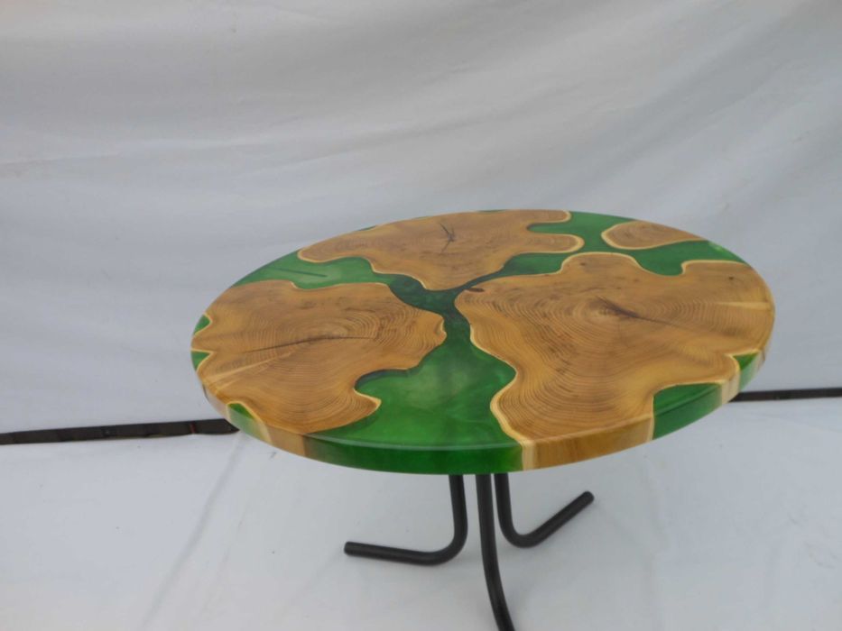 stolik kawowy z żywicą