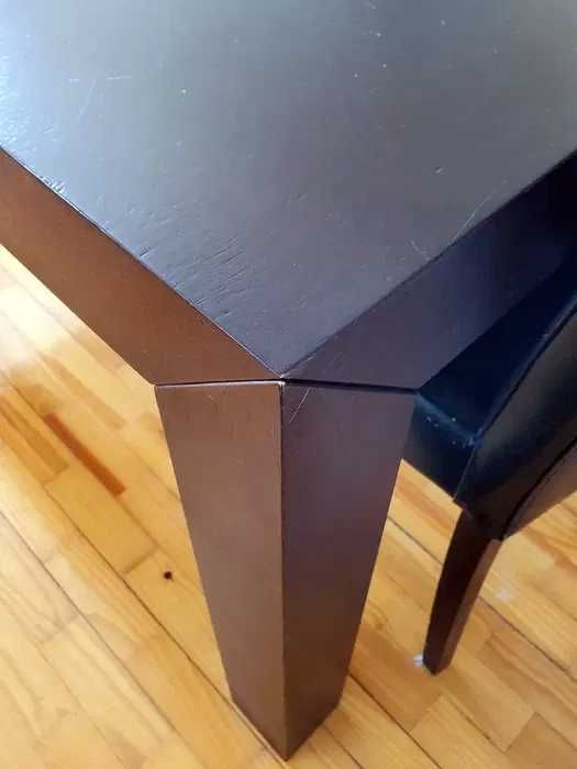 Conjunto mesa de jantar madeira maciça / 4 cadeiras