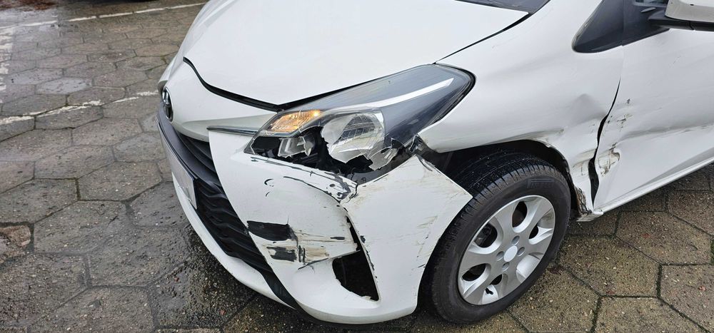 Toyota Yaris 1.0 72 Km Klima Navi Kamera Cofania Niski Przebieg