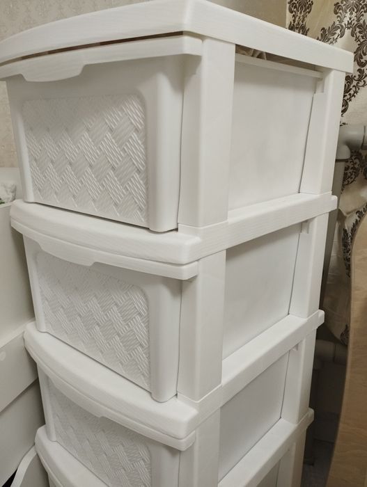 Комод пластиковий білий