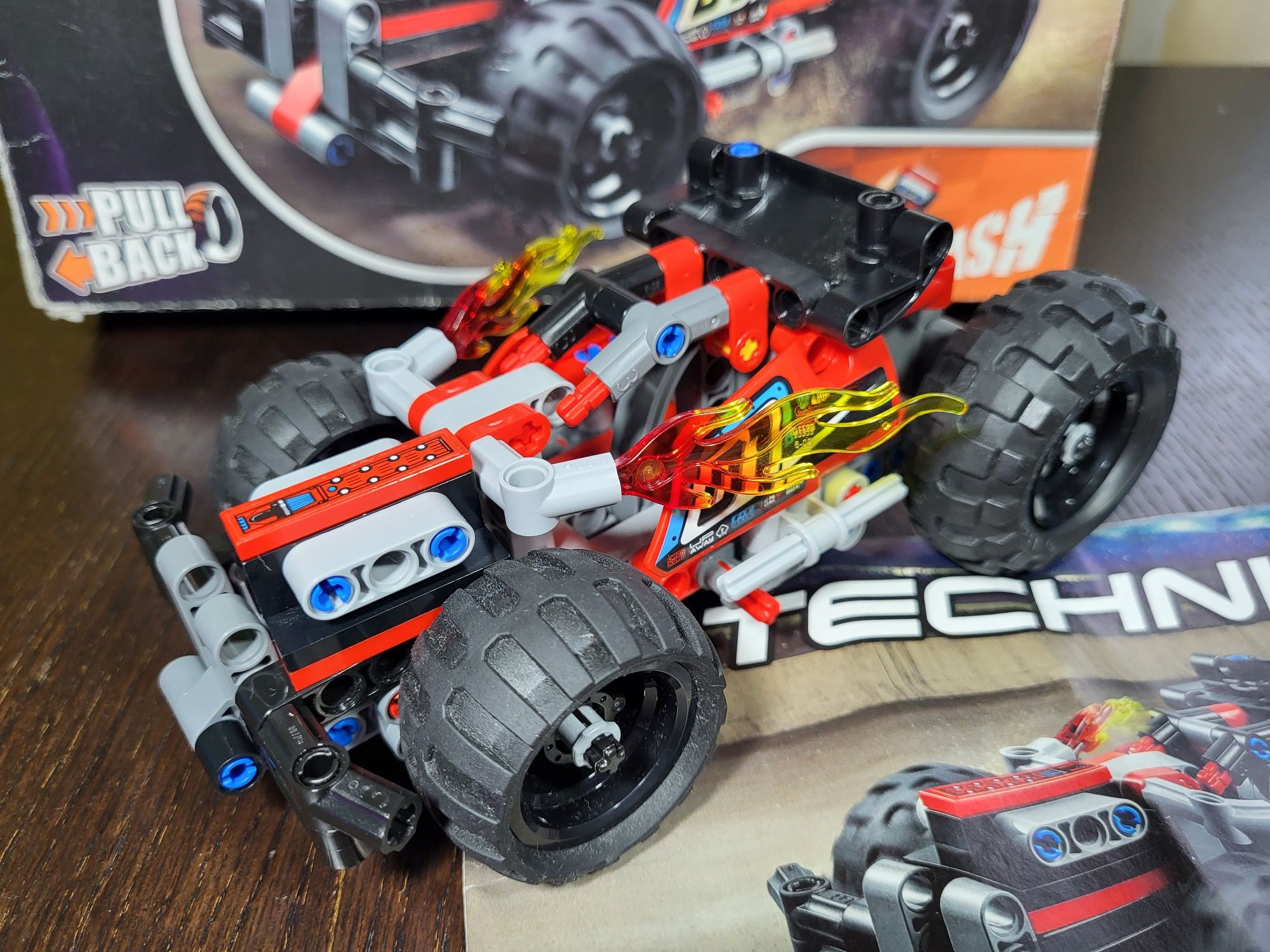 Klocki LEGO TECHNIC 42073 czerwona wyścigówka