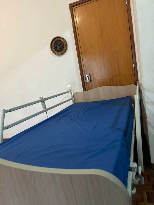 Cama articulada em excelente estado