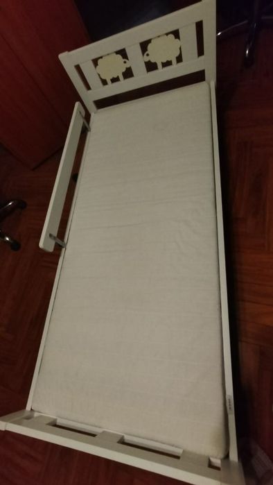 Łóżko z materacem dla dziecka