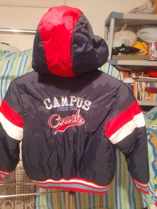 Kispo de menino com capuz.