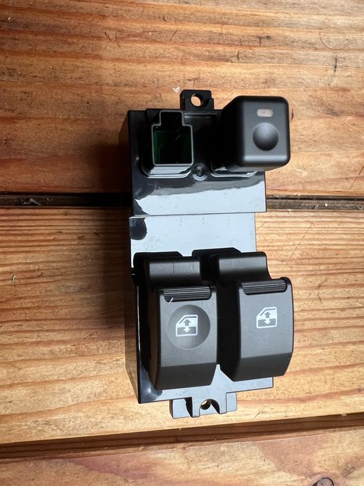 Блок кнопок стеклоподьемника mitsubishi pajero 2