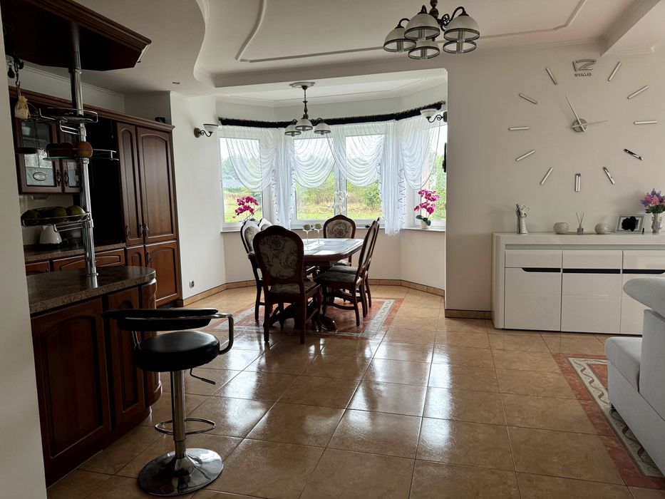 Dom jednorodzinny z pełnym wyposażeniem plus garaż wolnostojący