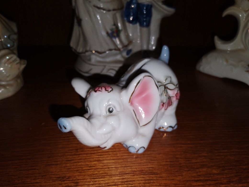 Słonik skarbonka z porcelany
