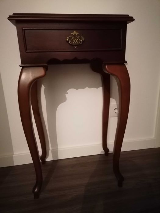 Credencia com uma gaveta e outra com 3 gavetas iguais