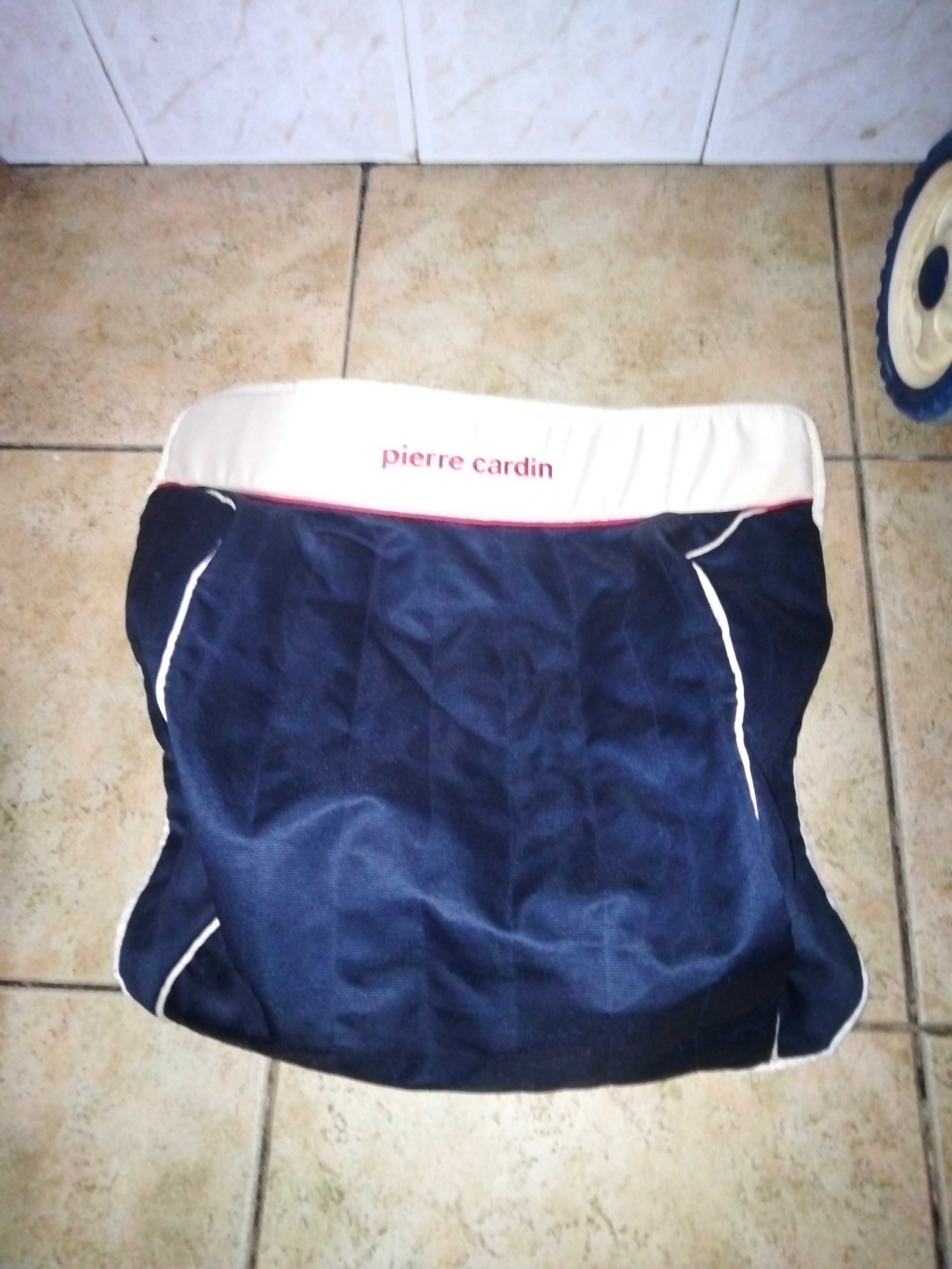 Carrinho de bebé com ovo