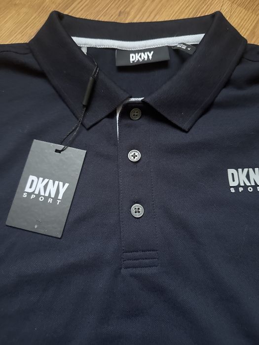 Футболка бренду DKNY