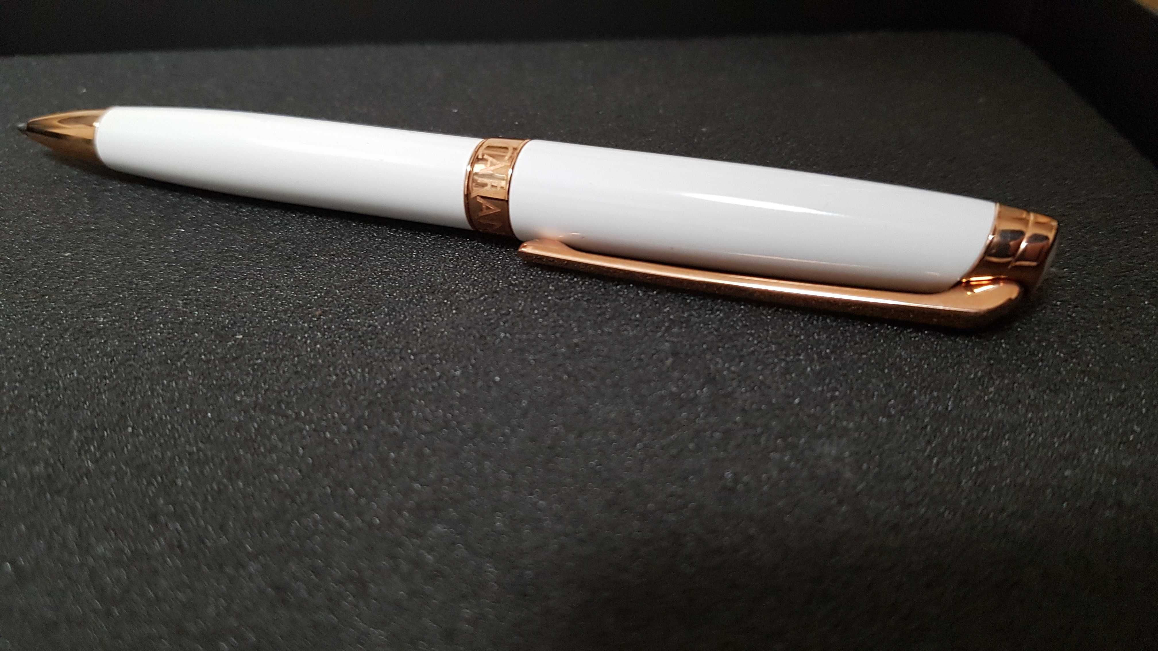 Szwajcarski długopis Caran d'Ache Leman Slim White Rose Gold