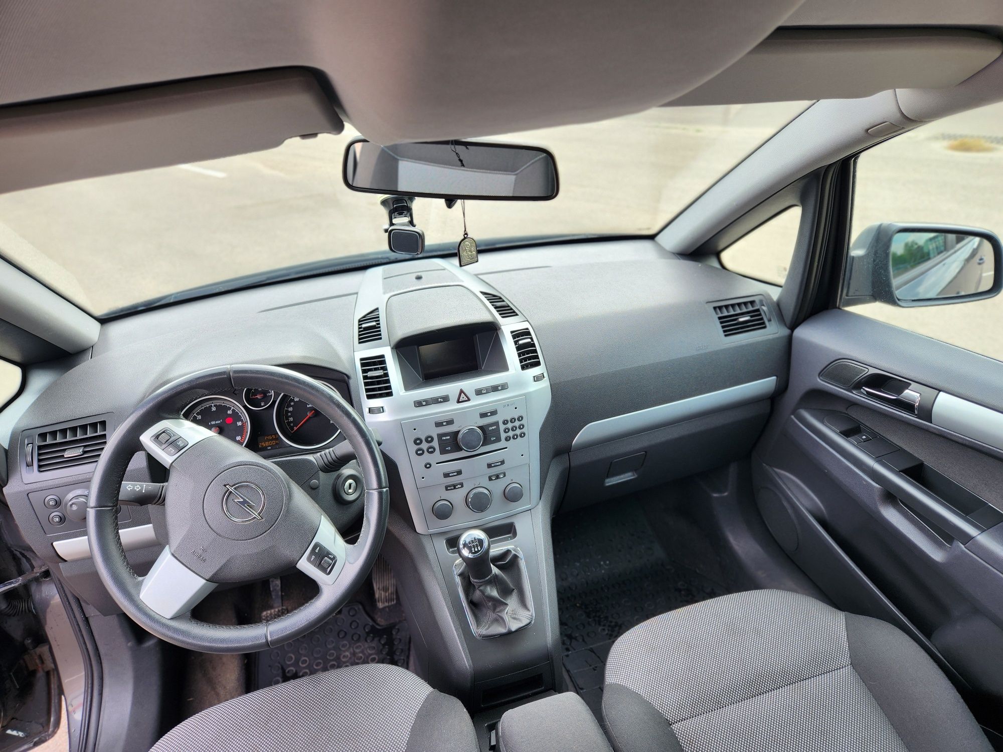 Opel zafira 2011рік